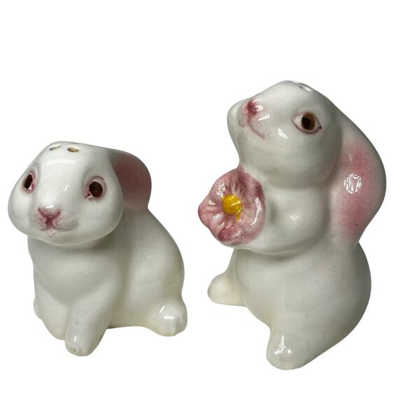 Vintage Salt and Pepper Shakers Rabbits Bunnies Easter Spring Flower Ceramic - Picture 1 of 5